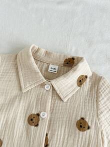 SHEIN Vintaside Kids 男婴夏季休闲纹理小熊印花短袖上衣和短裤套装 - 卡其色 - 查看 7