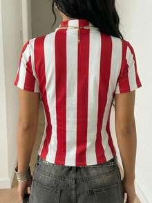 SHEIN EZwear 新款中国风翻领条纹数字短袖修身运动衫，春夏新款，外套，世界杯球迷服，比赛日穿搭，新款中国风女式运动衫，女式足球衫，女式条纹T恤，女式品牌T恤，女式最新款上衣，女式运动衫，女式橄榄球上衣，女式短袖上衣，女式夏季上衣，女式T恤 - 彩色 - 查看 2