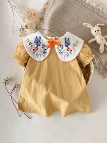 SHEIN Đầm mùa hè cho bé gái kiểu dáng thường ngày, thêu hoa, tay cánh hoa, cổ Peter Pan. - Màu vàng - Xem 1