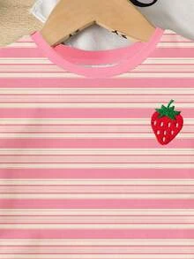 Bộ đồ cho bé gái gồm áo thun ngắn tay cổ tròn và quần short in hình dâu tây kẻ sọc dễ thương, thời trang, thích hợp cho mặc thường ngày và ngoài trời. - Nhiều màu - Xem 4
