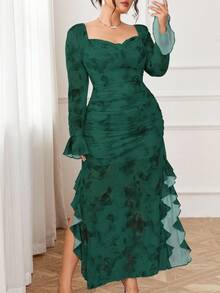 Modelyn Women's Plus Size Elegant Random Print Dark Green Long Fitted Dress With Sweetheart Neck And Ruffle Hem - Dark Green - View 4