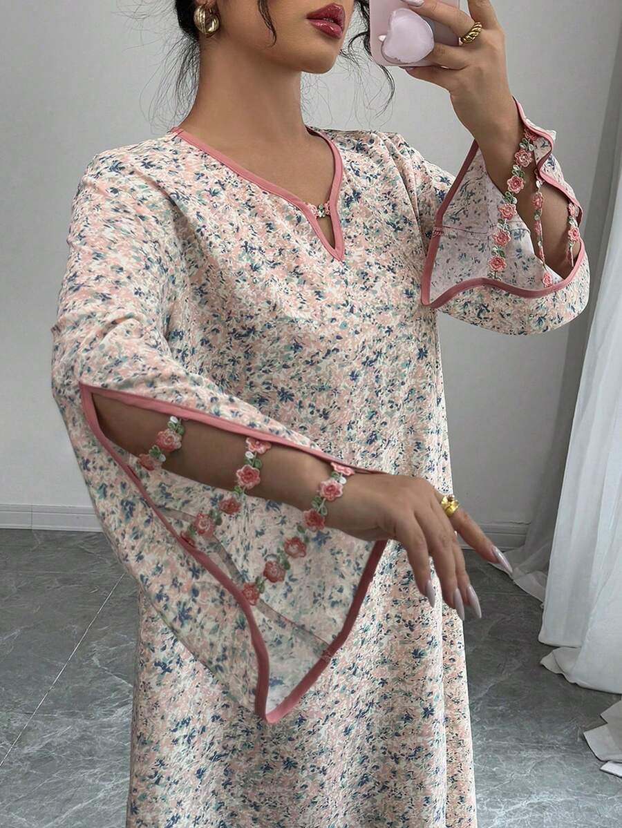 Yasmyna Đầm dài phong cách Ả Rập dáng rộng, cổ chữ V in họa tiết tương phản, tay áo xẻ tà cho nữ - Nhiều màu - Xem 1