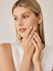 MOTF PREMIUM NHẪN THỂ HIỆN TÍNH CÁCH, MẠ VÀNG 18K, ĐÁ QUÝ TRẮNG NHIỀU LỚP, THIẾT KẾ HÌNH CHỮ THẬP. - Vàng - Xem 9