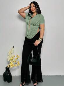 Firerie 大码舒适休闲优雅深V领无袖弹力衬衫，饰有金属扣环和侧开衩，适合春夏穿着 - 綠色 - 查看 4