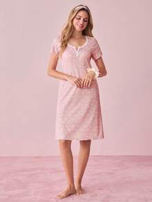 Bonmuse 蕾丝拼布方领双扣皇冠与心形碎花针织短袖睡裙 - 粉色 - 查看 3