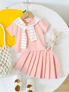 SHEIN Playful Pals Bộ 3 món cho bé gái mùa hè gồm áo thun, khăn choàng kẻ sọc đa năng và chân váy xếp ly đồng bộ, trang phục thường ngày thoải mái và thời trang theo phong cách đường phố, bộ đồ hè cho bé gái, bộ chân váy cho bé gái, bộ váy đồng phục học sinh cho bé gái, quần áo màu hồng cho bé gái, trang phục mùa hè cho bé gái, bộ đồ phối hợp mùa hè cho bé gái, bộ đồ cho bé gái, quần áo bé gái, trang phục dễ thương cho bé gái, thời trang mùa hè - Hồng - Xem 5