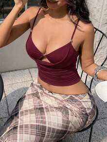 FavEase Áo hai dây cổ khoét rỗng đính hạt kim loại màu nâu, kiểu dáng trễ vai, áo vest ôm sát lưng dành cho nữ, thích hợp cho mùa xuân/hè, phong cách nghỉ dưỡng sang trọng, thanh lịch khi đi làm, tối giản cho tiệc tùng, đa năng cho hàng ngày và hẹn hò. - Màu Đỏ Sâu - Xem 6