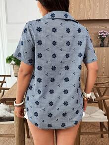 SHEIN LUNE Chemise à manches courtes à imprimé à carreaux et floral, à simple boutonnage, polyvalente et décontractée pour le port quotidien. Tenue de plage pour femmes. Hauts conservateurs pour femmes. Chemises d'été décontractées pour femmes. Polo blouse pour femmes. Hauts d'été décontractés pour femmes. - Bleu azur - Voir 2