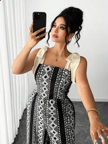 Elenzga Macaquinho Estampado com Laço Decorativo Plus Size - Preto - Visão 1