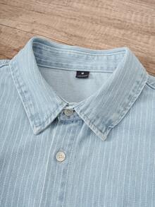 Manfinity Joysei Men's Casual Street Style Striped Embroidered Blue Denim Short Sleeve Shirt - Light Wash - View 3