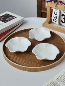 1 pièce Assiette à pâtisserie en porcelaine blanche élégante de style français , Assiette à dessert à pétales épaissie, assiette unique pour fruits secs et collations, assiette à petits fruits exquise pour les invités, délicate coupelle de trempage pour la maison. Idéal pour les restaurants, les pâtisseries et les salons. - Blanc - Voir 4