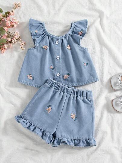 Vintaside Kids Bộ đồ hè 2 món cho bé gái, kiểu dáng ngọt ngào và dễ thương theo phong cách đồng quê Pháp: Áo tay phồng + Quần short chữ A xếp ly thêu hoa. Chất liệu mềm mại, thoáng khí, dễ phối với dép xăng đan hoặc áo chống nắng, rất thích hợp cho các chuyến đi chơi, hoàn hảo cho những nàng công chúa nhỏ.