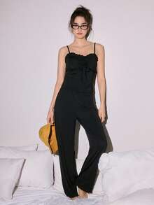 Bộ jumpsuit hai dây kiểu babydoll Lowkey Lull với viền bèo nhún, chất liệu lụa sữa mềm mại và co giãn, bộ đồ mặc nhà phong cách Y2K thường ngày của INS dành cho nữ. - màu đen - Xem 5