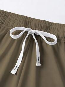 Manfinity Hypemode Pantalones cortos sueltos para hombres con estampado de expresión y cintura con cordón - Caqui - Ver 3