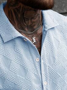 Manfinity CasualCool 男士休闲纹理纽扣短袖衬衫 - 藍色 - 查看 3