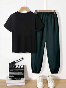 SHEIN 2pcs Tween Boy Print Black Short Sleeve T-Shirt + Khaki Cargo Pants Casual Suit, Spring/Summer - Dark Green - View 2