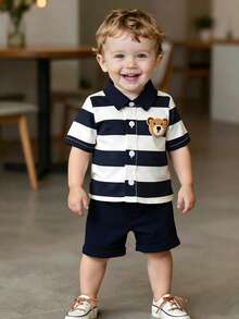 SHEIN 2 piezas Conjunto de estilo casual caballero para niño bebé, con camisa polo de rayas con diseño de parche de oso lindo, combinada con pantalones cortos elásticos de color azul marino, adecuado para uso casual, actividades al aire libre, regreso a la escuela, fiesta de cumpleaños, boda, baby shower, reunión familiar, celebración del 1er cumpleaños y talla grande, Conjunto de camisa y pantalones cortos a rayas para niño bebé, Conjunto de verano para niño bebé - Multicolor - Ver 3
