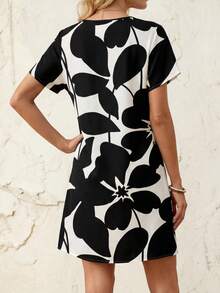 SHEIN LUNE Đầm ngắn dệt kim cổ chữ V tối giản, phong cách thường ngày dành cho nữ, thích hợp cho kỳ nghỉ xuân/hè, kiểu dáng thanh lịch, thoải mái. - Nhiều màu - Xem 2