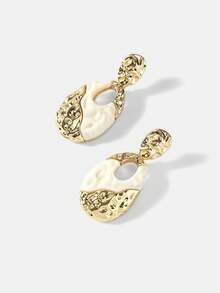 MOTF PREMIUM 金色锤纹图案夸张白色树脂耳环 - 金黃色 - 查看 6