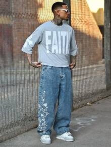 Devon Thys PAVTROS Manfinity Streetrush 男士街头风流行 INS 同款男士微笑火焰刺绣灰色短袖T恤，图案T恤，街头服饰，保暖冬季，圣诞节，男友礼物 - 淺灰色 - 查看 4