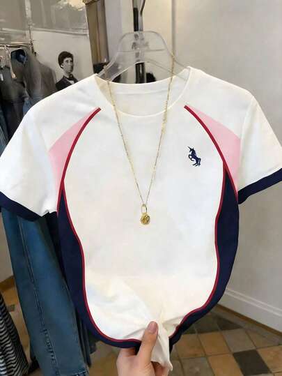 1 pieza Camiseta de manga corta y cuello redondo informal para niña preadolescente, combinada con gráfico de caballero en bloques de color, estilo de campus con bloques de color, adecuada para volver al colegio, atuendo de fútbol, para todas las estaciones