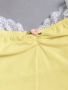 Sweetra 女士新款万圣节服装、圣诞节服装、感恩节服装、新年连衣裙，适合派对、通勤、日常、旅行、夏季穿着。粉色修身褶皱腰部可爱拼接蕾丝花边荷叶边前片不规则肩带荷叶边设计花卉装饰粉色T恤上衣 - 黃色 - 查看 6