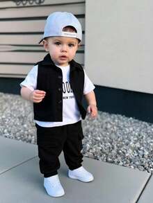 SHEIN Baby Boy Cargo Pocket Vest Set Letter Print Short Sleeve Tee & Casual Pants Black And White Autumn Street Life Casual Graphic Street Fashion Vacation - Black - View 1