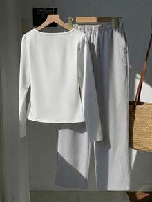 Comfortcana 女士91%棉白色纽扣上衣，饰有小马刺绣，搭配30%棉条纹裤——休闲两件套，复古优雅，适合春季及四季穿着，居家、海滩等场合皆宜，甜美柔美风，清新雅致，Y2K复古风。 - 彩色 - 查看 2