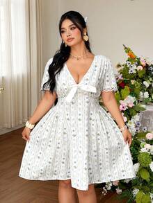 SHEIN Clasi 大码深V领印花休闲短袖连衣裙 - 彩色 - 查看 3