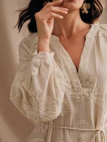 Anewsta Vestido de lino con cuello en V, cintura ceñida y bordado floral elegante para mujeres - Albaricoque - Ver 7