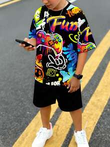 男童春夏休闲时尚创意个性化清新高端游戏手柄涂鸦手势标语图案印花宽松基础款短袖T恤和短裤套装，舒适日常穿着，温暖的夏秋风格，适合春、夏、秋季穿着。 - 彩色 - 查看 1