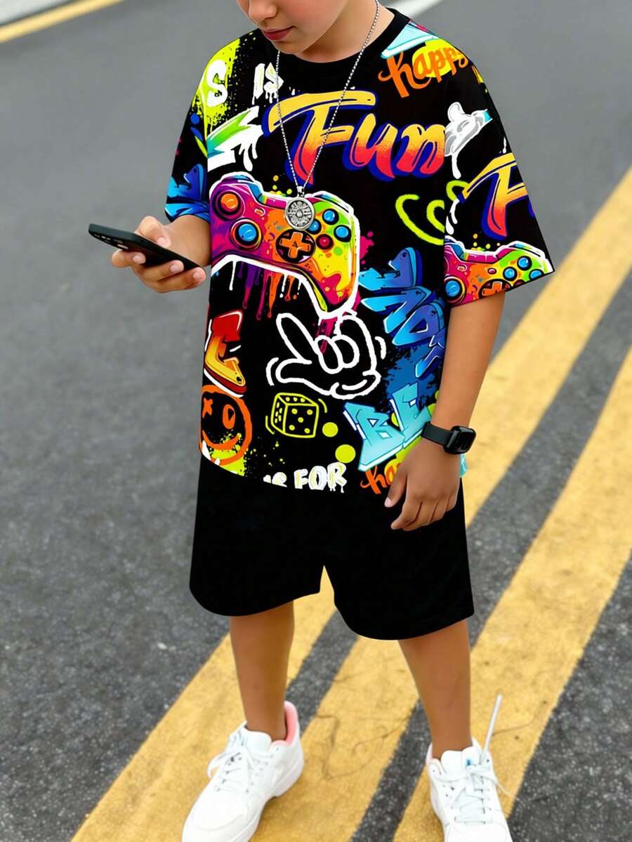 Bộ đồ thể thao mùa xuân và hè dành cho bé trai, phong cách thường ngày, sáng tạo, cá tính, tươi mới, cao cấp với họa tiết graffiti, khẩu hiệu, hình ảnh đồ họa, áo thun ngắn và quần short, thoải mái khi mặc hàng ngày, ấm áp cho mùa hè và mùa thu. Phù hợp cho bé trai. - Nhiều màu - Xem 1