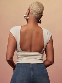 Vixey 纯色针织褶皱不对称低背短袖上衣 - 杏色 - 查看 2