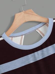 SHEIN Essnce 休闲简约复古优雅通勤百搭暖棕色和蓝色条纹马匹标志印花图案，适合海滩、度假、女士夏季穿搭，女士圆领露背不规则下摆宽松无袖T恤 - 彩色 - 查看 4