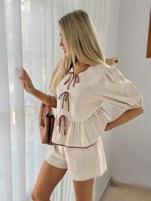 Easowa 两件套女士荷叶边前系带花瓣袖衬衫和短裤套装 - 杏色 - 查看 3