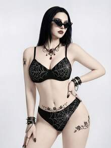 ROMWE Goth 女士浪漫神秘又略带惊悚的蜘蛛网印花比基尼套装，蝙蝠翼形罩杯，可调节宽肩带，树脂后扣，带钢圈的聚拢比基尼，适合新年、情人节、返校季、旅行季、户外活动、海滩、下午茶、派对、日常穿着、休闲、户外运动等场合。 - 黑與白 - 查看 3