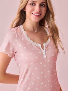 Bonmuse 蕾丝拼布方领双扣皇冠与心形碎花针织短袖睡裙 - 粉色 - 查看 8