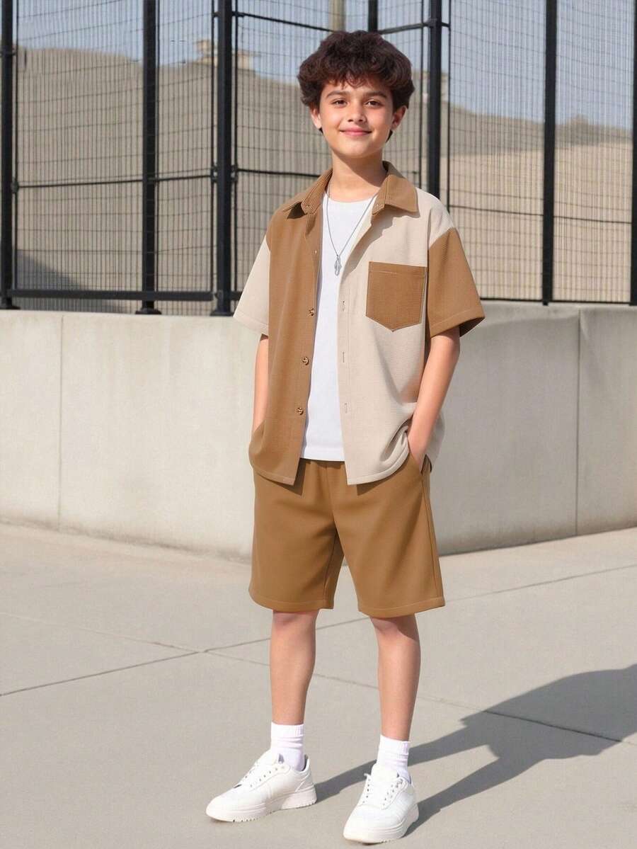 SHEIN Ensemble 2 pièces casual pour garçon préadolescent, composé d'une chemise à manches courtes à poche et d'un short, dans des couleurs contrastées - Kaki - Voir 1
