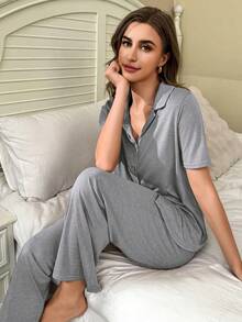SHEIN Conjunto de pijama unisex de cárdigan con cierre de botones, suave y amigable con la piel, de moda para estar en casa - Gris Claro - Ver 5