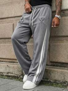 AXEPEAK Pantalones de chándal de corte holgado y pierna ancha para hombre, de felpa gris con parche de águila y gráfico de espada, con cordón en la cintura, para otoño e invierno - Gris - Ver 1
