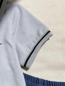 SHEIN Souflis 男婴恐龙印花短袖Polo衫和短裤休闲套装 - 淺灰色 - 查看 4