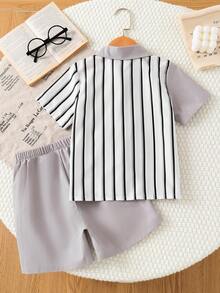 SHEIN Streecool Kids 2件組男孩時尚休閒條紋印花短袖襯衫與短褲夏季套裝 - 灰色 - 查看 3
