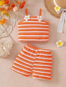 SHEIN 女婴夏季橙白条纹吊带背心和短裤套装，花卉肩带装饰，适合日常外出、休闲旅行、家庭聚会、夏季漫步 - 橘色 - 查看 1