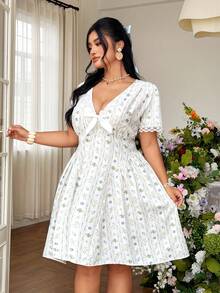 SHEIN Clasi 大码深V领印花休闲短袖连衣裙 - 彩色 - 查看 5