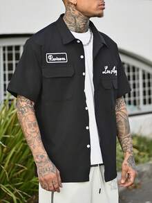 Devon Thys Manfinity Streetrush 男式宽松实用口袋设计休闲衬衫、蓝色纽扣式短袖衬衫、多口袋休闲衬衫、Graphic Los Angeles Reviewer 机械师衬衫 - 黑色 - 查看 3