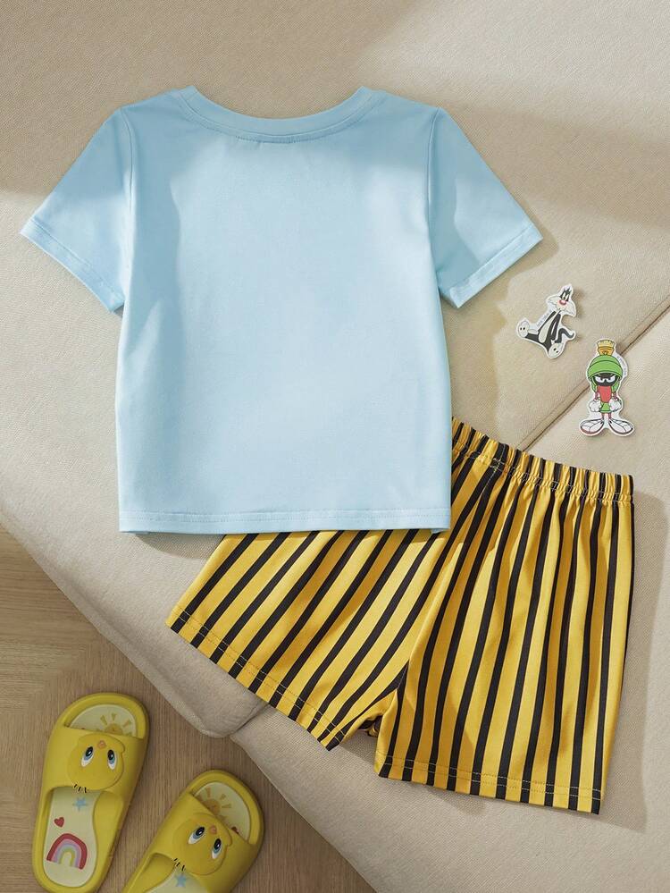 LOONEY TUNES X SHEIN Bộ đồ mùa hè cho bé trai, gồm áo thun ngắn tay in hình hoạt hình dễ thương và quần short kẻ sọc. - Màu xanh nhạt - Xem 2