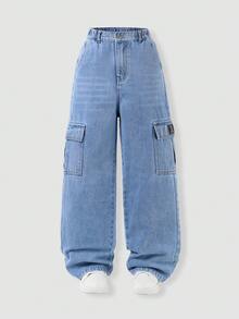 SHEIN Vacaura 2026新款男童四季皆宜的酷炫工装牛仔裤，宽松直筒版型，大口袋设计，3D立体剪裁，耐穿舒适，适合日常上学、户外活动、周末郊游、家庭聚会等各种场合，百搭基础款。 - 淺色水洗藍 - 查看 4