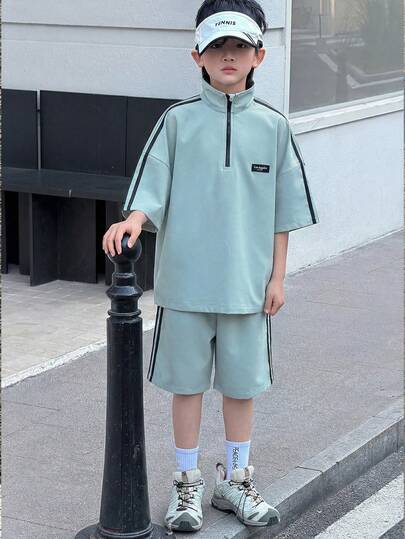 两件套儿童/青少年男童休闲韩版字母印花POLO领半拉链短袖上衣和宽松针织短裤套装，适合上学、花园、海滩、生日、春季、夏季、秋季、冬季穿着。