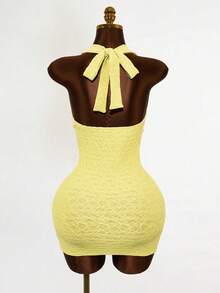 Mistrie Vestido curto feminino sexy de férias, cor sólida, decote em V profundo, costas nuas e alças no pescoço. - Luz amarela - Ver 2
