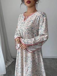 Yasmyna Đầm dài phong cách Ả Rập dáng rộng, cổ chữ V in họa tiết tương phản, tay áo xẻ tà cho nữ - Nhiều màu - Xem 3